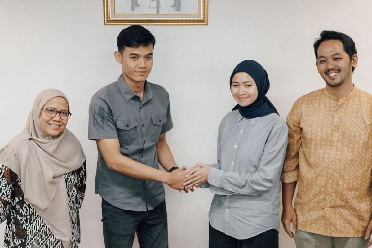 Alvin dan Anita, pemilik Tumbler Tuku yang hilang di KRL berdamai dengan petugas KAI, Argi.